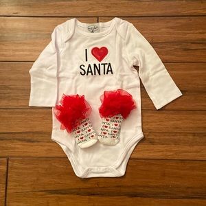 Long sleeve I ❤️ santa with matching socks.